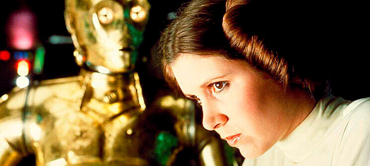 Princesa Leia (Carrie Fisher) e C-3PO em Star Wars, Episódio IV – Uma Nova Esperança, 1977