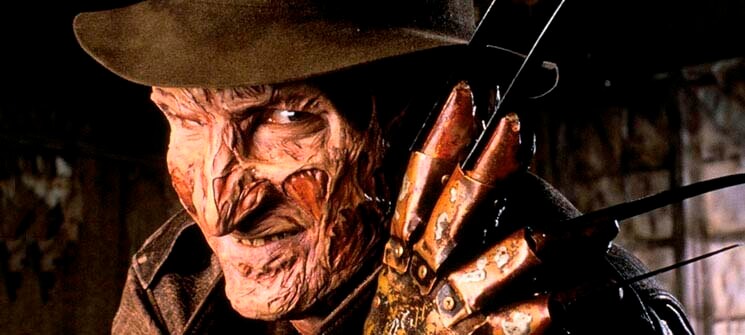 Freddy Kruger mostrando suas lâminas em A Hora do Pesadelo. Um dos personagens mais famosos dos anos 80. 