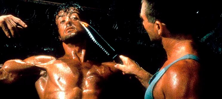 Rambo (Sylvester Stallone) sendo torturado