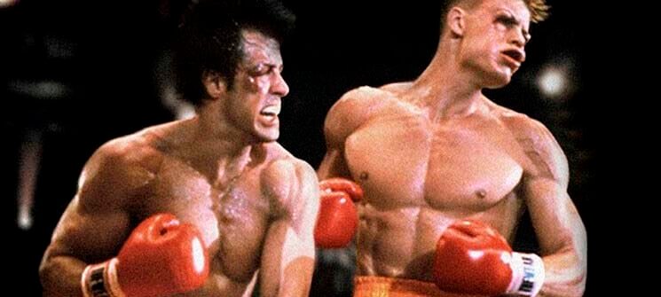 Rocky Balboa (Sylvester Stallone) enfrentando Drago