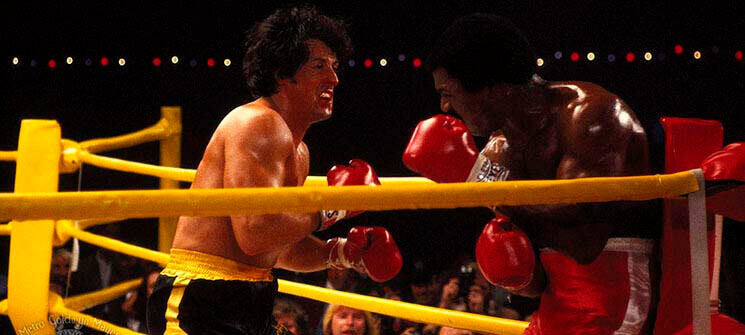 Rocky Balboa (Sylvester Stallone) enfrentando Apollo Creed