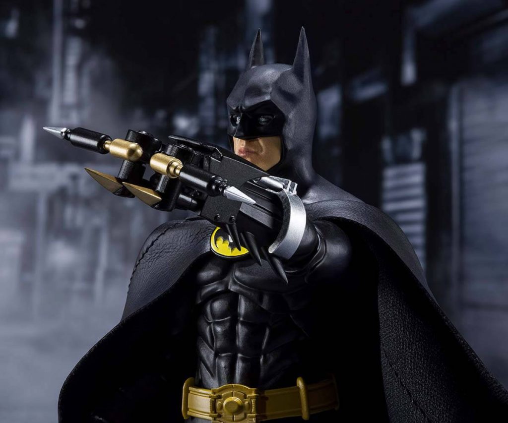 action figure do Batman (1989) colecionável mostrando em detalhes a arma