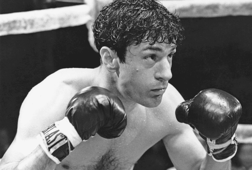 Robert De Niro como Jake Lamotta no filme Touro Indomável. Um dos personagens mais famosos dos anos 80.