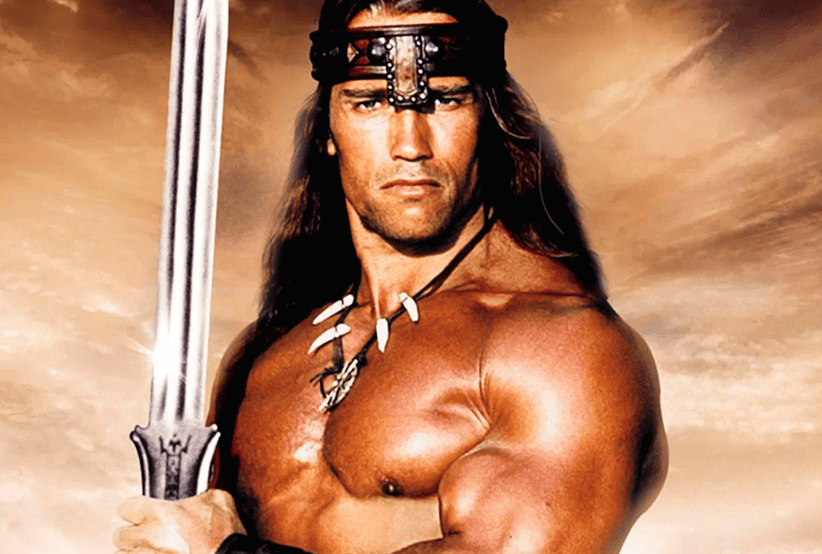 Conan interpretado por Arnold Schwarzenegger segurando seu machado em Conan - O Bárbaro. Um dos personagens mais famosos dos anos 80.