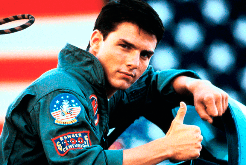 Tom Cruise como o personagem Maverick, dentro de um avião no filme: Top Gun - Ases Indomáveis (1986).Um dos personagens mais famosos dos anos 80.