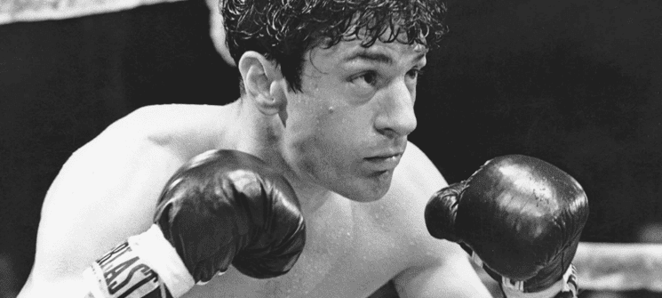 Robert De Niro como Jake Lamotta no filme Touro Indomável. Um dos personagens mais famosos dos anos 80. 