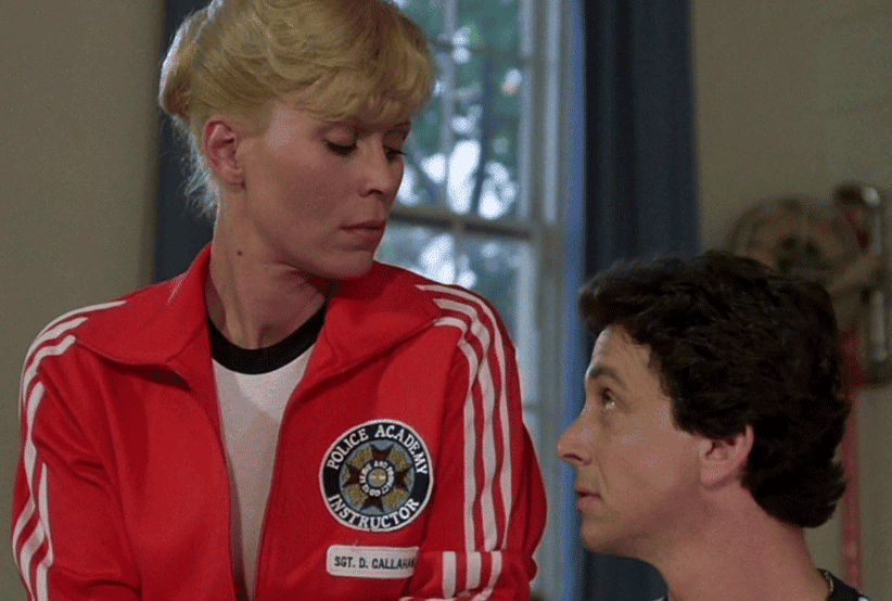 Sargento Callahan (Leslie Easterbrook) em Loucademia de Polícia, 1984. 30 personagens femininas que marcaram a história do cinema