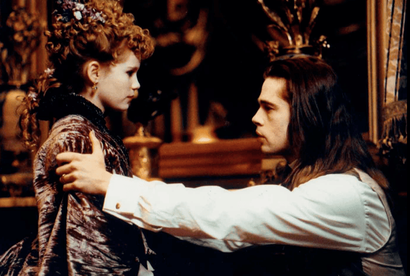 Kirsten Dunst e Brad Pitt no filme Entrevista com o Vampiro