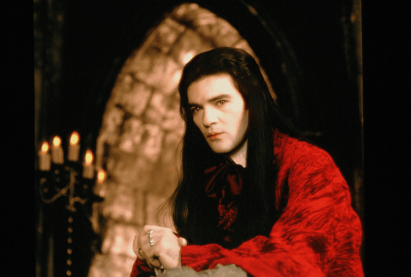 Antonio Banderas como Armand no filme Entrevista com o Vampiro