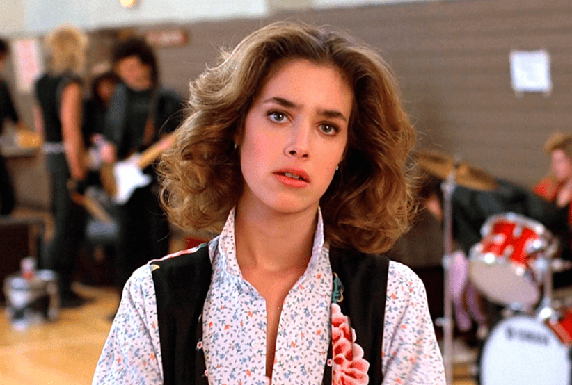 Claudia Wells que interpreta a namorada de Marty, Jennifer. Lista que reúne curiosidades sobre  filme De Volta para o Futuro.