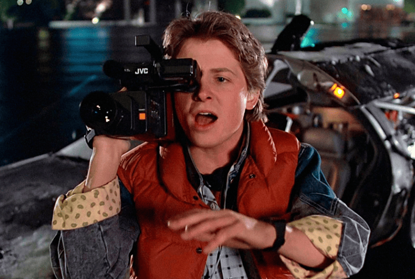 Lista que reúne curiosidades sobre  filme De Volta para o Futuro.