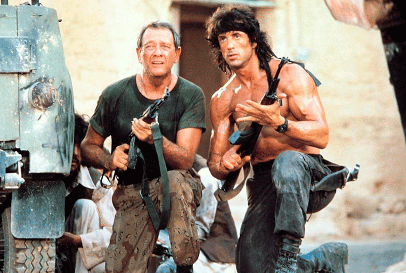 Rambo (Sylvester Stallone) resgatando o Coronel Trautman