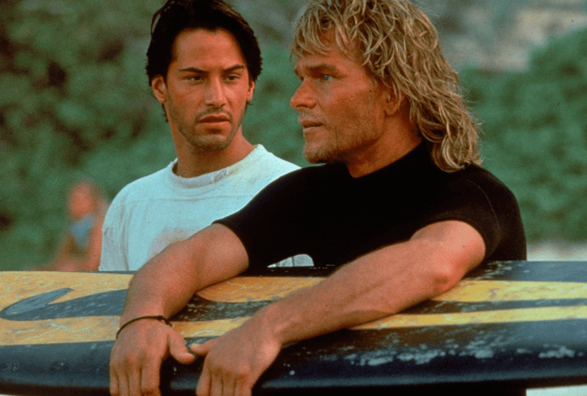 Keanu Reeves e Patrick Swayze em Caçadores de Emoção
