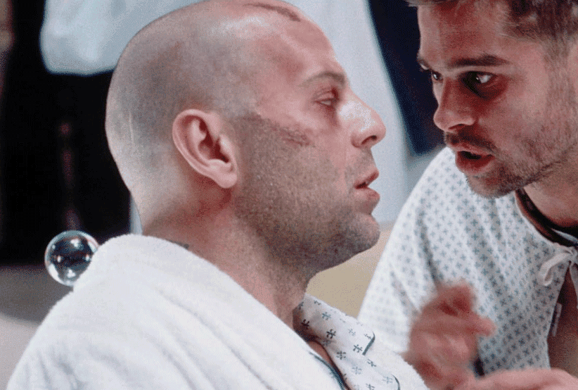 Bruce Willis | Filme: Os 12 Macacos (1995). Em uma lista que reúne os personagens mais importantes dos anos 90.
