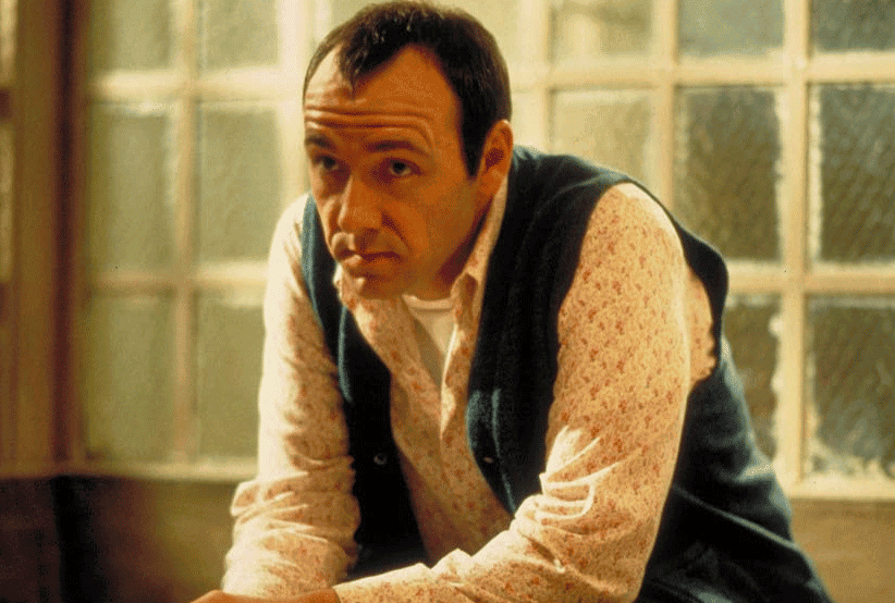 Kevin Spacey | Filme: Os Suspeitos (1995). Em uma lista que reúne os personagens mais importantes dos anos 90.