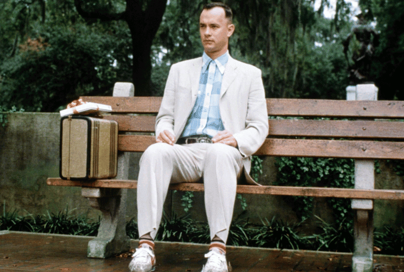 Tom Hanks | Filme: Forrest Gump - O Contador de Histórias (1994). Em uma lista que reúne os personagens mais importantes dos anos 90.