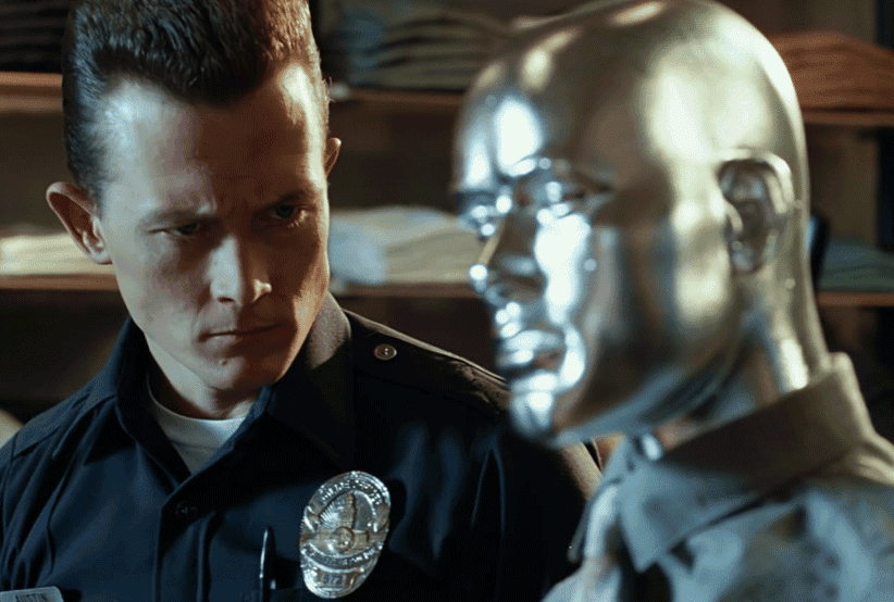 mostrando o rosto do T-100 interpretado por Robert Patrick no filme O Exterminador do Futuro 2, um dos clássicos em Efeitos especiais e visuais.