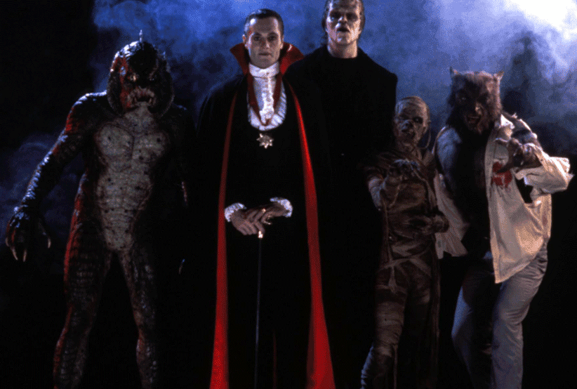 Tom Noonan, Michael Reid MacKay, Duncan Regehr, Carl Thibault e Tom Woodruff Jr com os montrso no filme Deu a Louca nos Monstros. Um dos personagens mais famosos dos anos 80. 