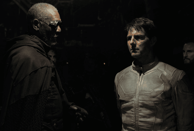 Tom Cruise no filme Oblivion. Em uma lista com os filmes de Tom Cruise.
