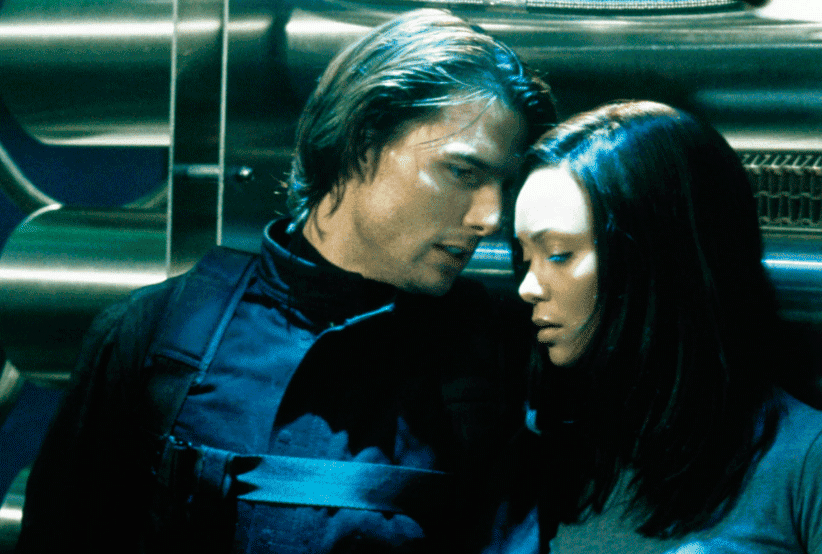 Tom Cruise no filme Missão Impossível 2. Em uma lista com os filmes de Tom Cruise.