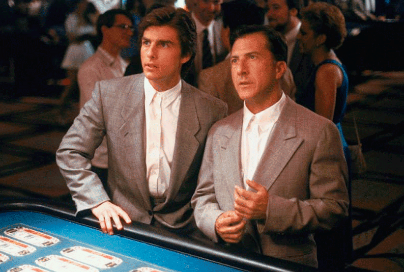 Tom Cruise e Dustin Hoffman no filme Rain Man. Em uma lista com os filmes de Tom Cruise.