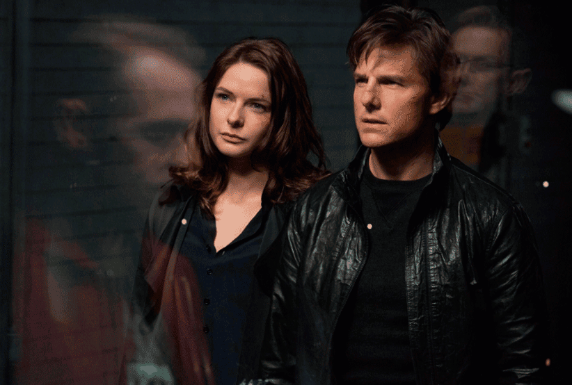 Tom Cruise no filme Missão Impossível Nação Secreta. Em uma lista com os filmes de Tom Cruise.