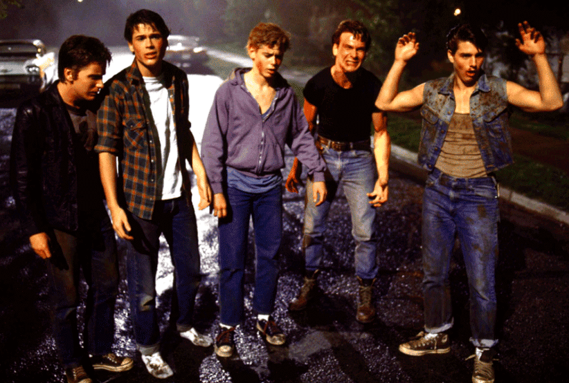 Tom cruise, robe lowe e Patrick Swayze em uma imagem do filme Vidas Sem Rumo (1983). Em uma lista com os filmes de Tom Cruise.