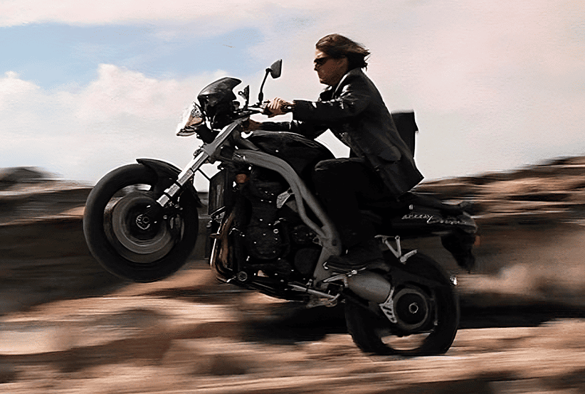 Triumph Speed ​​Triple. Tom Cruise no filme Missão Impossível 2 (2000), em uma lista que reúne As motos mais incríveis do cinema.