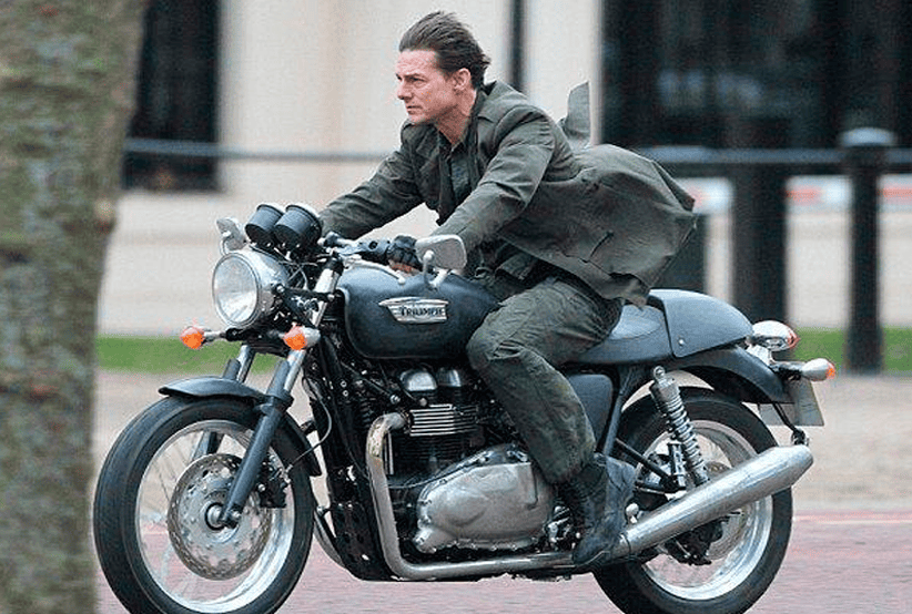 Triumph Bonneville. Tom Cruise no filme Missão: Impossível 3 (2006)), em uma lista que reúne As motos mais incríveis do cinema.