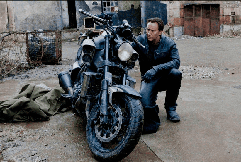 Yamaha V-Max 1.800. Nicolas Cage no filme Motoqueiro Fantasma – Espírito de Vingança (2011), em uma lista que reúne As motos mais incríveis do cinema.