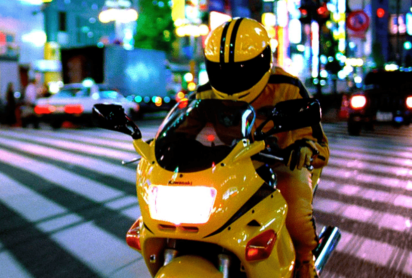 Kawasaki ZZR 250. Uma Thurman (Beatrix Kiddo) no filme Kill Bill: Volume 1 (2003), em uma lista que reúne As motos mais incríveis do cinema.