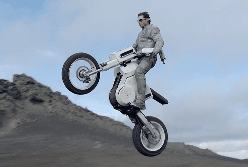 Honda CRF450X. Tom Cruise no filme Oblivion (2013), em uma lista que reúne As motos mais incríveis do cinema.
