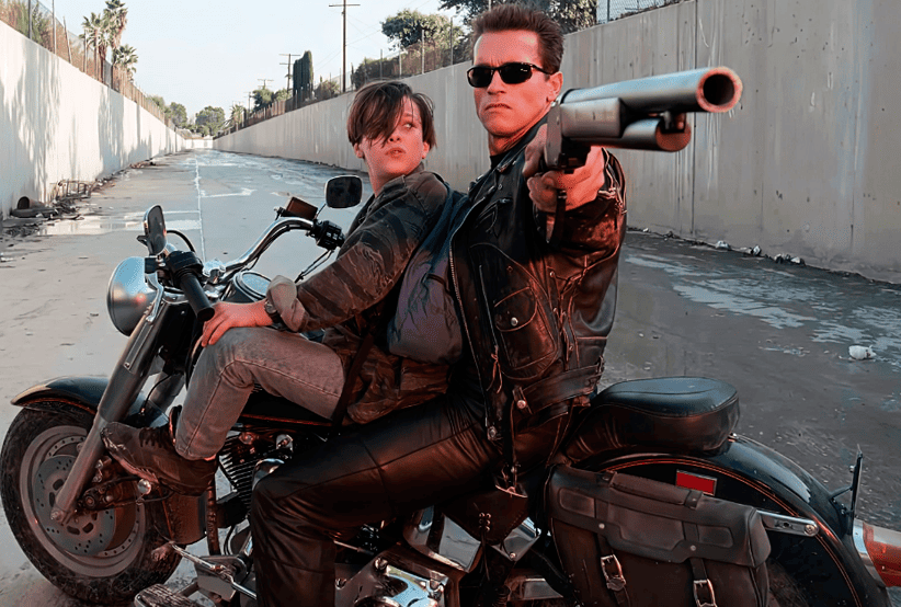 Arnold Schwarzenegger no filme O Exterminador do Futuro2: O Julgamento Final (1991). Em uma lista 30 filmes indispensáveis da carreira.