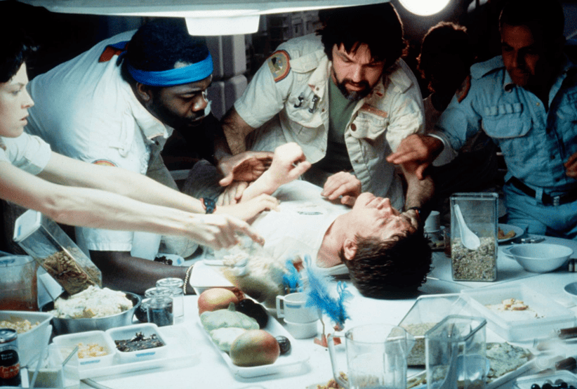 Sigourney Weaver, Yaphet Kotto, Tom Skerritt, John Hurt e Ian Holm, no filme Alien – O Oitavo Passageiro