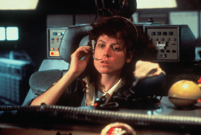 Sigourney Weaver como Ellen Ripley no filmeAlien - O 8º Passageiro (1979), em uma lsita com os 30 personagens mais famosos dos anos 70.