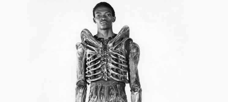 Não apenas uma máscara. Uma armadura para a criação do Alien. Os verdadeiros monstros do cinema