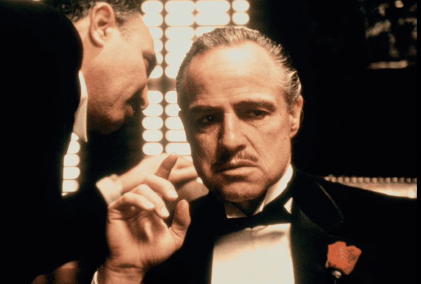 Marlon Brando como Vito Corleone no filme O Poderoso Chefão (1972), em uma lsita com os 30 personagens mais famosos dos anos 70.