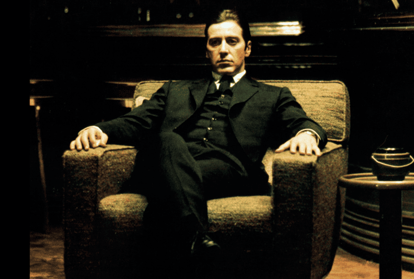 Al Pacino como Michael Corleone no filme O Poderoso Chefão: Parte II (1973), em uma lsita com os 30 personagens mais famosos dos anos 70.