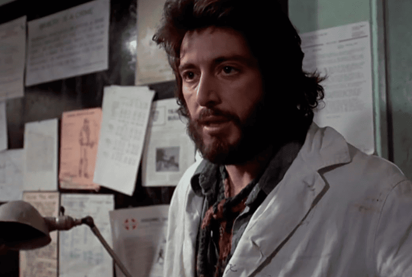 Al Pacino como Serpico no filme Serpico (1973), em uma lsita com os 30 personagens mais famosos dos anos 70.