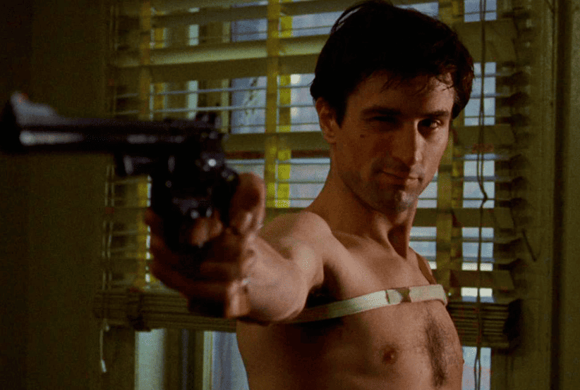 Robert De Niro como Travis Bickle no filme Taxi Driver (1976), em uma lsita com os 30 personagens mais famosos dos anos 70.