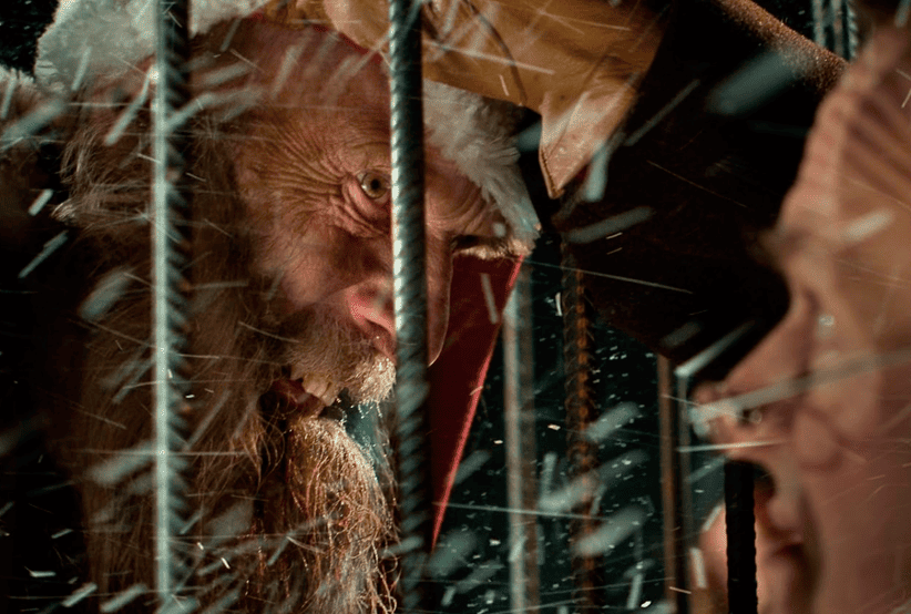 Pietari (Onni Tommila) no filme Papai Noel das Cavernas (2010). Em uma lista dos melhores filmes de natal.