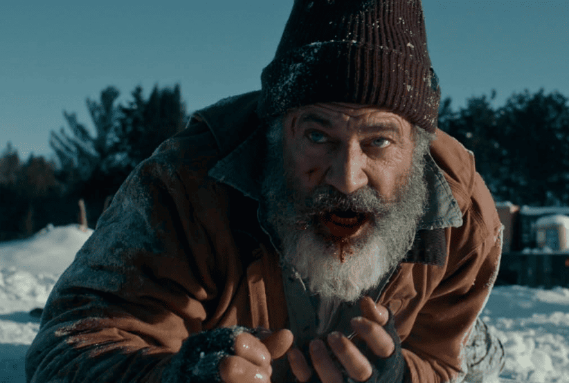 Papai Noel (Mel Gibson) no filme Entre Armas e Brinquedos (2020). Em uma lista dos melhores filmes de natal.