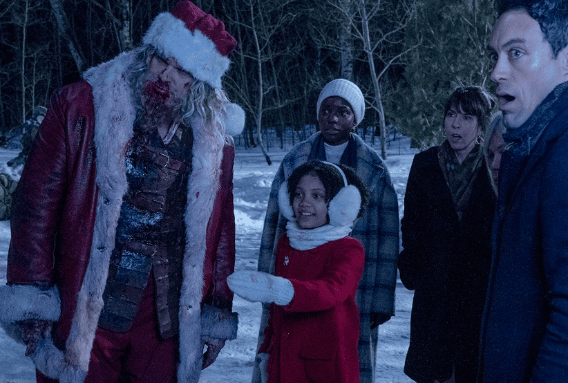 Papai Noel (David Harbour) no filme Noite Infeliz (2022). Em uma lista dos melhores filmes de natal.