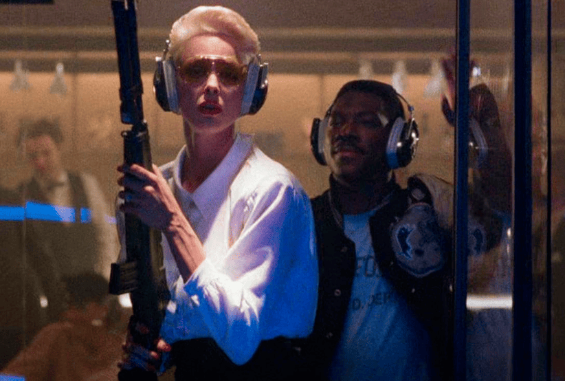Eddie Murphy e Brigitte Nielsen in Um Tira da Pesada II (1987). Em uma lista que reúne os melhores filmes de Eddie Murphy.