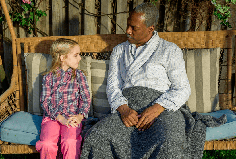 Eddie Murphy e Mckenna Grace no filme Mr. Church. Em uma lista que reúne os melhores filmes de Eddie Murphy.