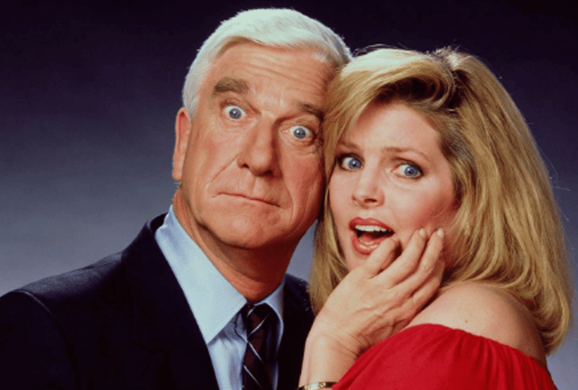 Casais do Cinema:  Atores: Leslie Nielsen e Priscilla Presley no Filme: Corra Que a Polícia Vem Aí! (1988)