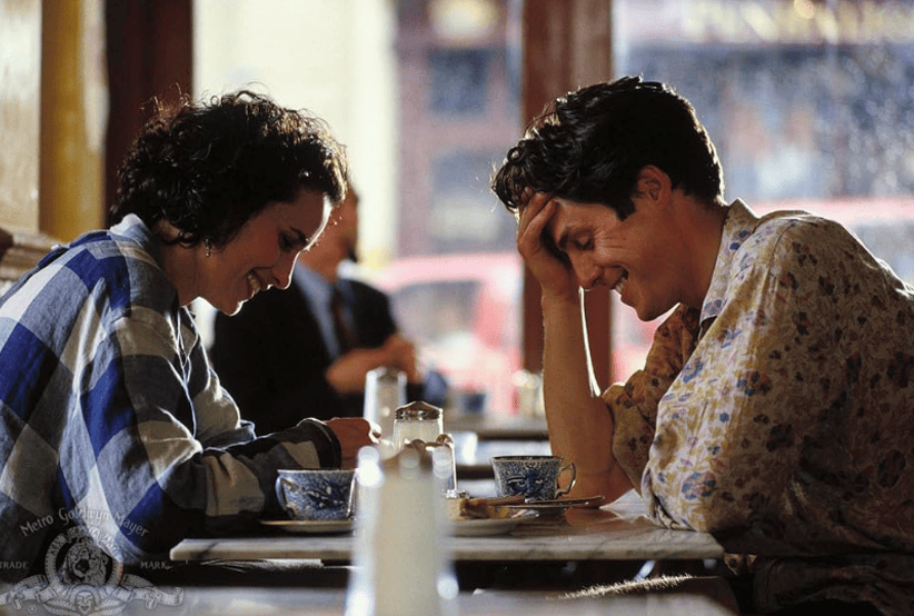 Casais do Cinema:  Hugh Grant e Andie MacDowell no Filme: Quatro Casamentos e um Funeral (1994)