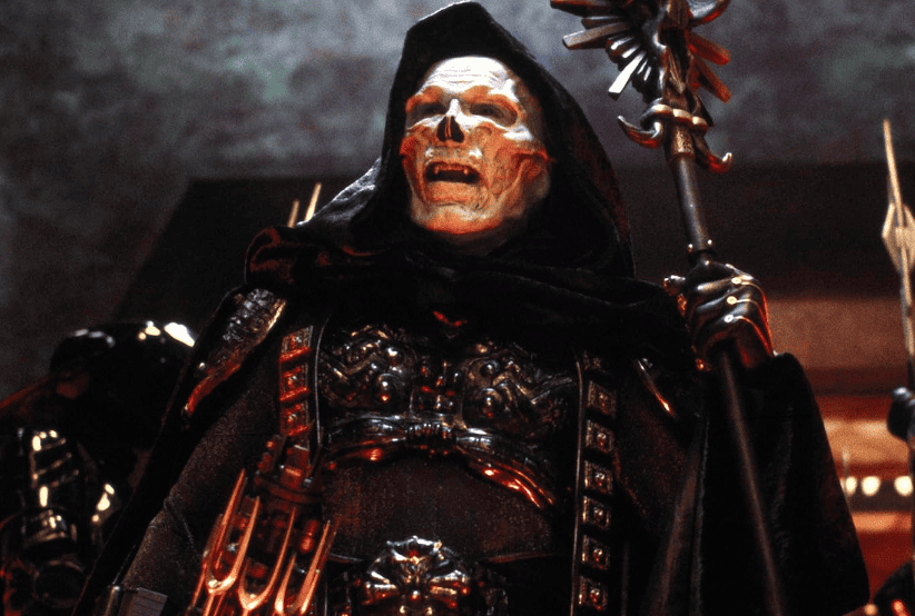 Frank Langella como Esqueleto em Mestres do Universo