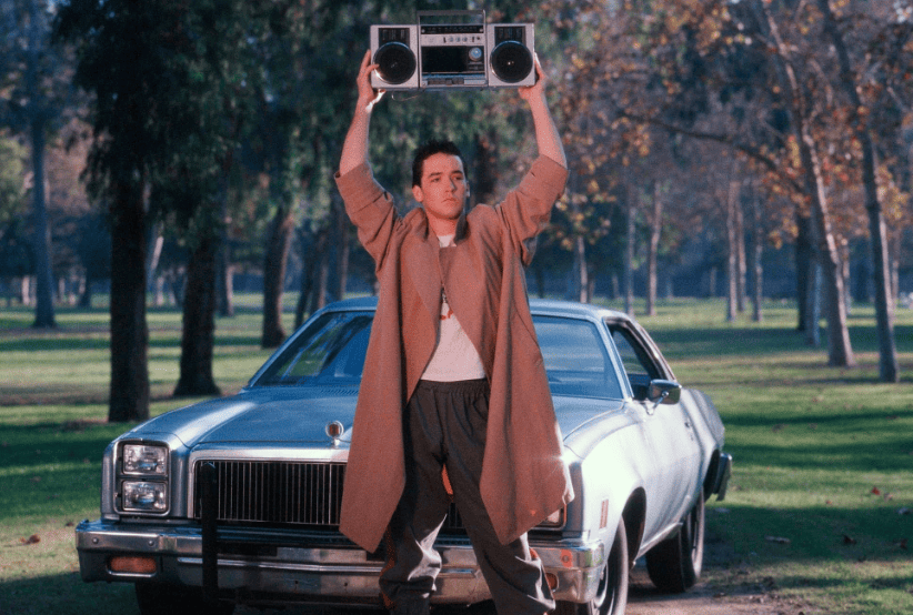 A cena clássica estrelada por John Cusack no filme Digam o que Quiserem (1989)