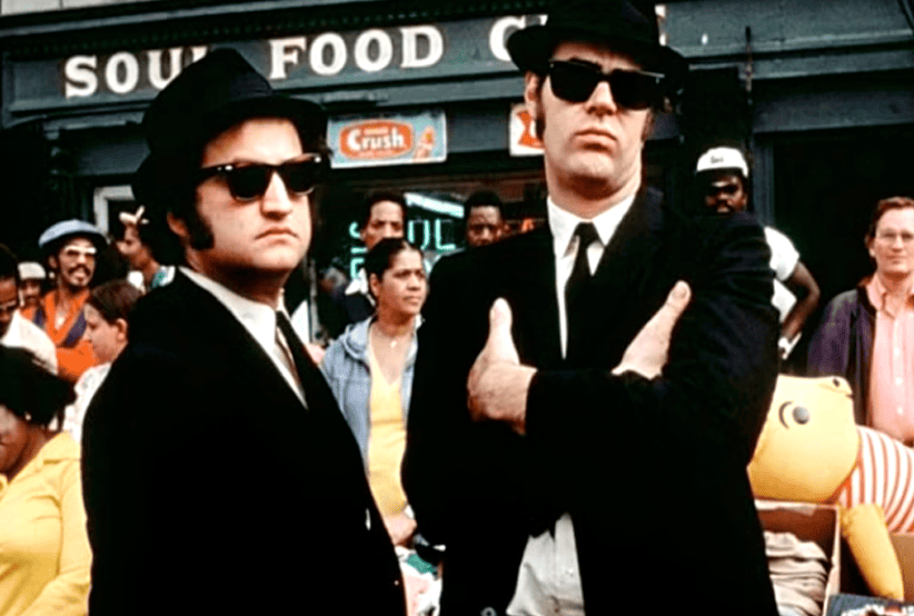 Dan Aykroyd e John Belushi quase estrelaram o filme. Em uma lista que reune 15 curiosidades sobre Um Lobisomem Americano em Londres.